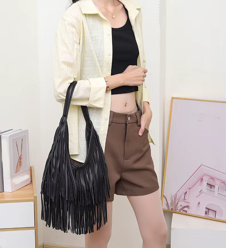 Borsa a Mano con Nappine dal Design Elegante